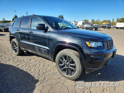 Czwarte zdjęcie samochodu z boku: 2018 JEEP GRAND CHEROKEE LAREDO VIN:1C4RJFAG0JC245299 - miniatura