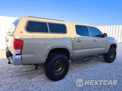 Trzecie zdjęcie samochodu z tyłu: 2017 TOYOTA TACOMA SR5 V6 VIN:5TFCZ5AN0HX086231 - miniatura