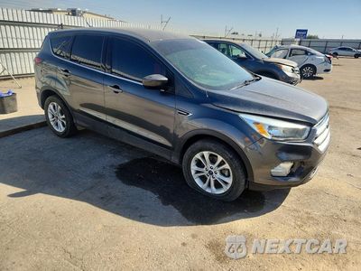Czwarte zdjęcie samochodu z boku: 2017 FORD ESCAPE SE VIN:1FMCU0GDXHUB01556 - miniatura