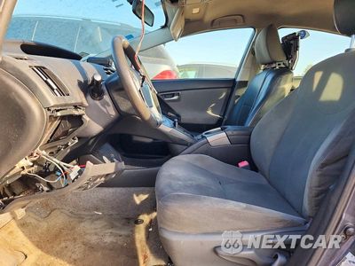 Zdjęcie 7 z 12 samochodu: 2013 TOYOTA PRIUS TWO VIN:JTDKN3DU6D1680608 - miniatura