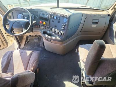 Zdjęcie 8 z 14 samochodu: 2016 FREIGHTLINER CASCADIA 125 SEMI TRUCK VIN:3AKJGLD56GSGU5185 - miniatura