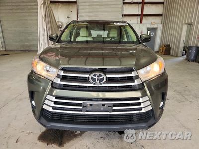 Piąte zdjęcie samochodu w środku: 2017 TOYOTA HIGHLANDER XLE VIN:5TDJZRFH7HS369569 - miniatura