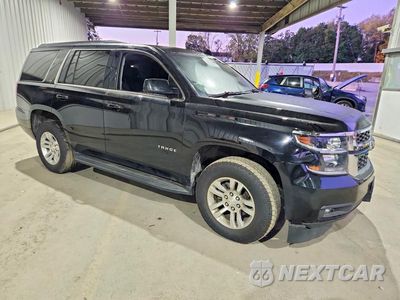 Czwarte zdjęcie samochodu z boku: 2018 CHEVROLET TAHOE K1500 LT VIN:1GNSKBKCXJR388266 - miniatura
