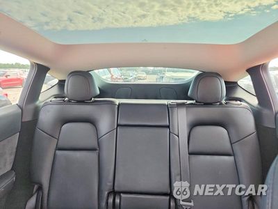 Zdjęcie 10 z 14 samochodu: 2023 TESLA MODEL Y VIN:7SAYGDEE1PA031232 - miniatura