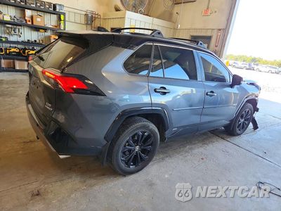 Trzecie zdjęcie samochodu z tyłu: 2022 TOYOTA RAV4 XSE VIN:JTME6RFV6ND533482 - miniatura