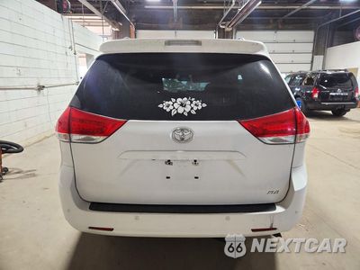 Zdjęcie 6 z 14 samochodu: 2013 TOYOTA SIENNA XLE 8-PASSENGER VIN:5TDYK3DCXDS387484 - miniatura