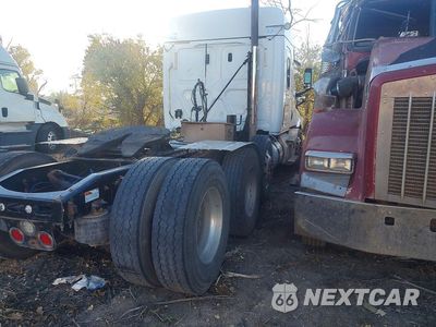 Trzecie zdjęcie samochodu z tyłu: 2020 FREIGHTLINER CASCADIA 126 SEMI TRUCK VIN:1FUNHHFG7LLKV8934 - miniatura