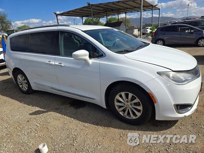 Czwarte zdjęcie samochodu z boku: 2019 CHRYSLER PACIFICA TOURING L VIN:2C4RC1BG9KR548263 - miniatura