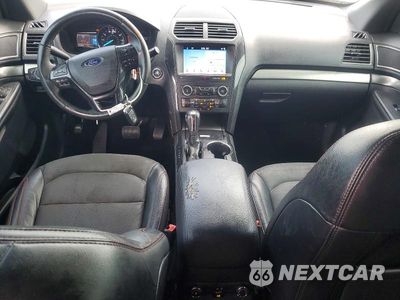 Zdjęcie 8 z 14 samochodu: 2019 FORD EXPLORER XLT VIN:1FM5K7D87KGB35085 - miniatura