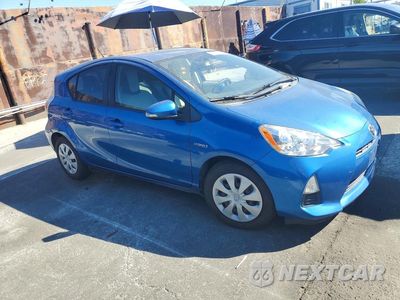 Czwarte zdjęcie samochodu z boku: 2013 TOYOTA PRIUS C ONE VIN:JTDKDTB37D1549586 - miniatura