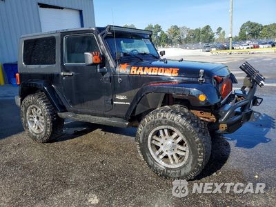 Czwarte zdjęcie samochodu z boku: 2010 JEEP WRANGLER SAHARA VIN:1J4GA5D16AL181403 - miniatura