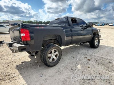 Trzecie zdjęcie samochodu z tyłu: 2013 CHEVROLET SILVERADO K1500 LT VIN:1GCRKSE7XDZ240676 - miniatura