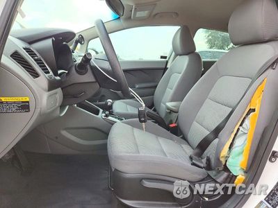 Zdjęcie 7 z 12 samochodu: 2017 KIA FORTE LX VIN:3KPFK4A7XHE082572 - miniatura