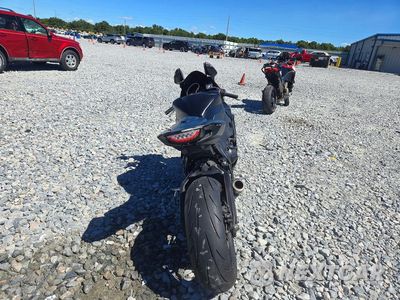 Czwarte zdjęcie samochodu z boku: 2017 HONDA CBR1000 RR VIN:JH2SC7706HK000123 - miniatura
