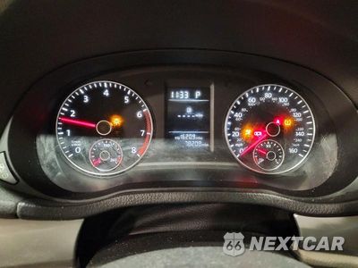 Zdjęcie 9 z 13 samochodu: 2013 VOLKSWAGEN PASSAT S VIN:1VWAP7A35DC148390 - miniatura