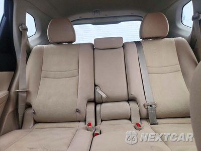 Zdjęcie 10 z 14 samochodu: 2016 NISSAN ROGUE SV VIN:5N1AT2MTXGC825379 - miniatura