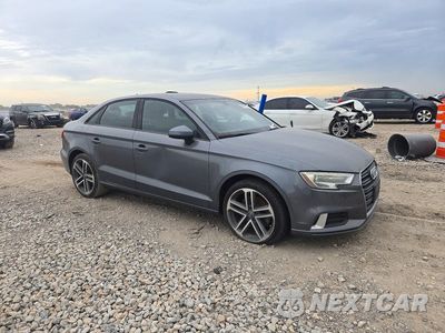 Czwarte zdjęcie samochodu z boku: 2018 AUDI A3 PREMIUM VIN:WAUAUGFF9J1040468 - miniatura