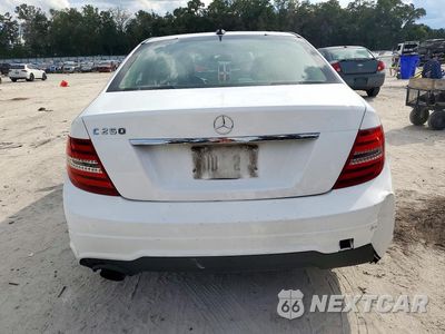Zdjęcie 6 z 13 samochodu: 2013 MERCEDES-BENZ C 250 VIN:WDDGF4HB3DR268493 - miniatura