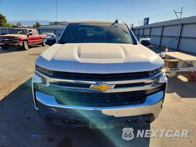 Piąte zdjęcie samochodu w środku: 2019 CHEVROLET SILVERADO K1500 LT VIN:3GCUYDED0KG270082 - miniatura