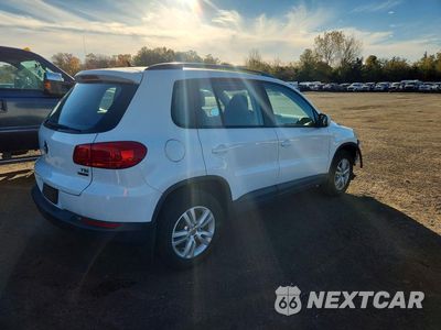 Trzecie zdjęcie samochodu z tyłu: 2016 VOLKSWAGEN TIGUAN S VIN:WVGBV7AX7GW541502 - miniatura
