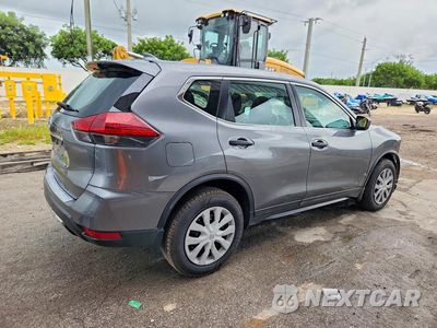 Trzecie zdjęcie samochodu z tyłu: 2018 NISSAN ROGUE S VIN:5N1AT2MT9JC745627 - miniatura