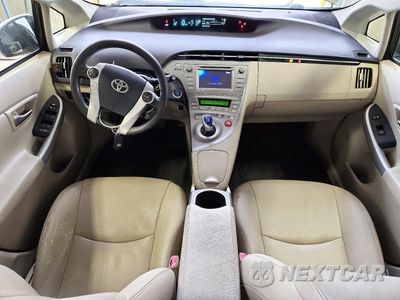 Zdjęcie 8 z 12 samochodu: 2013 TOYOTA PRIUS THREE VIN:JTDKN3DUXD1642878 - miniatura
