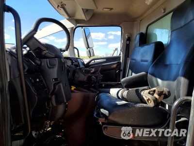 Zdjęcie 7 z 13 samochodu: 2021 HINO L6 BOX TRUCK VIN:5PVNJ8AV0M5T50071 - miniatura
