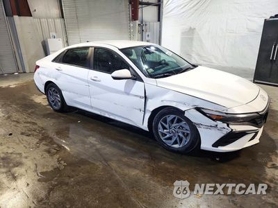 Czwarte zdjęcie samochodu z boku: 2026 HYUNDAI ELANTRA HYBRID BLUE VIN:KMHLM4DJ9TU196976 - miniatura