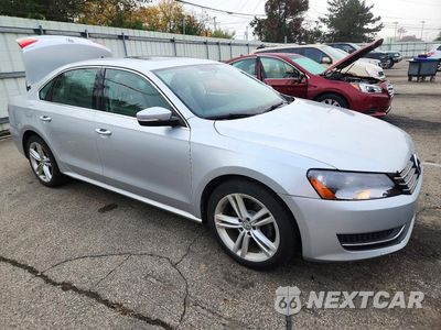 Czwarte zdjęcie samochodu z boku: 2014 VOLKSWAGEN PASSAT SE VIN:1VWBS7A36EC028070 - miniatura
