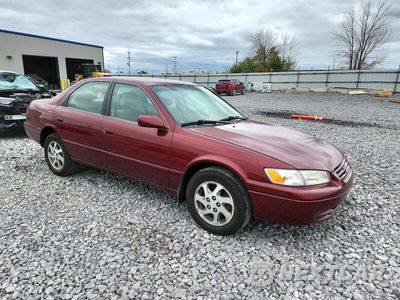 Czwarte zdjęcie samochodu z boku: 1999 TOYOTA CAMRY LE V6 VIN:4T1BF28K4XU076697 - miniatura
