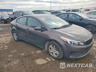 Czwarte zdjęcie samochodu z boku: 2017 KIA FORTE LX VIN:3KPFK4A77HE160208 - miniatura