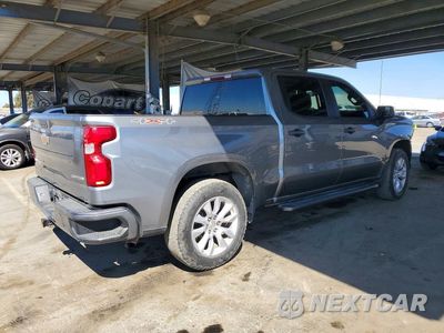 Trzecie zdjęcie samochodu z tyłu: 2021 CHEVROLET SILVERADO K1500 CUSTOM VIN:3GCPYBEK6MG278027 - miniatura