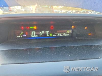 Zdjęcie 9 z 12 samochodu: 2013 TOYOTA PRIUS V TWO VIN:JTDZN3EU0D3266015 - miniatura