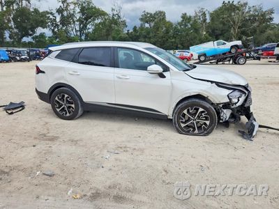 Czwarte zdjęcie samochodu z boku: 2023 KIA SPORTAGE EX VIN:KNDPVCAG0P7057345 - miniatura