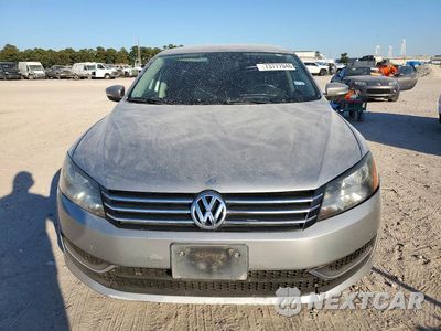 Piąte zdjęcie samochodu w środku: 2014 VOLKSWAGEN PASSAT S VIN:1VWAS7A32EC044844 - miniatura
