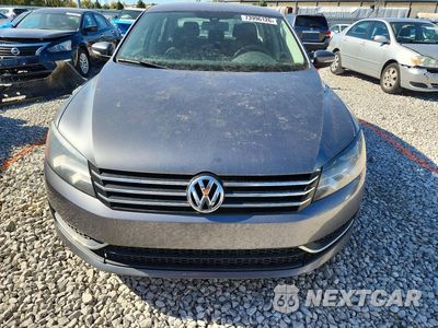 Piąte zdjęcie samochodu w środku: 2013 VOLKSWAGEN PASSAT S VIN:1VWAP7A34DC005317 - miniatura