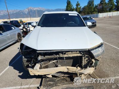 Piąte zdjęcie samochodu w środku: 2019 AUDI Q7 PREMIUM PLUS VIN:WA1LAAF70KD001725 - miniatura
