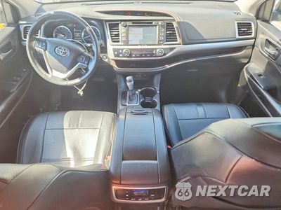Zdjęcie 8 z 14 samochodu: 2019 TOYOTA HIGHLANDER XLE VIN:5TDKZRFH6KS350202 - miniatura