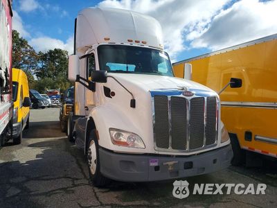 Czwarte zdjęcie samochodu z boku: 2020 PETERBILT 579 SEMI TRUCK VIN:1XPBA48XXLD685571 - miniatura