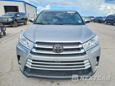 Piąte zdjęcie samochodu w środku: 2019 TOYOTA HIGHLANDER LE PLUS VIN:5TDZZRFH1KS339462 - miniatura