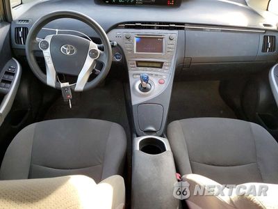 Zdjęcie 8 z 12 samochodu: 2013 TOYOTA PRIUS TWO VIN:JTDKN3DU1D5583860 - miniatura
