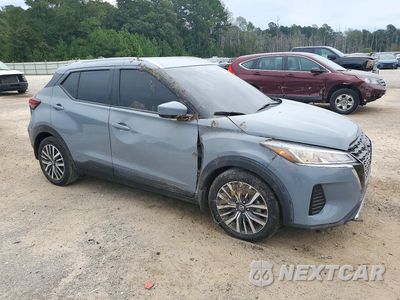 Czwarte zdjęcie samochodu z boku: 2021 NISSAN KICKS SV VIN:3N1CP5CV0ML552266 - miniatura