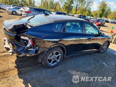 Trzecie zdjęcie samochodu z tyłu: 2025 KIA K4 LXS VIN:3KPFT4DE9SE062764 - miniatura