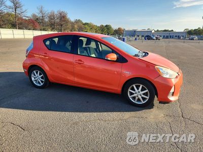 Czwarte zdjęcie samochodu z boku: 2013 TOYOTA PRIUS C THREE VIN:JTDKDTB31D1031683 - miniatura