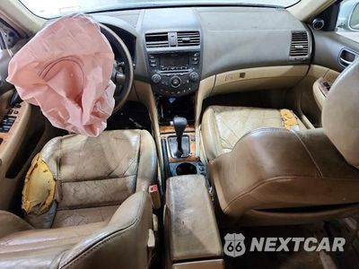 Zdjęcie 8 z 11 samochodu: 2004 HONDA ACCORD EX VIN:1HGCM56814A140071 - miniatura