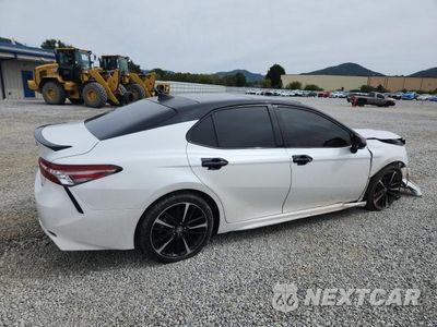 Trzecie zdjęcie samochodu z tyłu: 2018 TOYOTA CAMRY XSE VIN:4T1B61HK9JU151329 - miniatura
