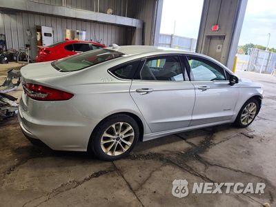 Trzecie zdjęcie samochodu z tyłu: 2019 FORD FUSION SE VIN:3FA6P0LU3KR206779 - miniatura