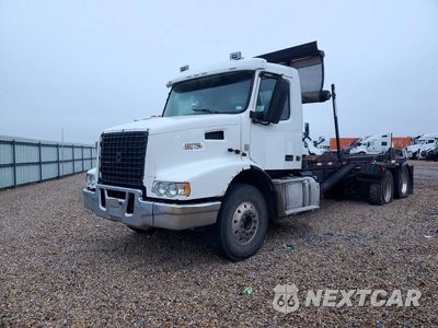 2016 VOLVO VHD ROLL-OFF CONTAINER TRUCK 4V5KC9DF9GN966671 - główne zdjęcie licytacji z USA - miniatura