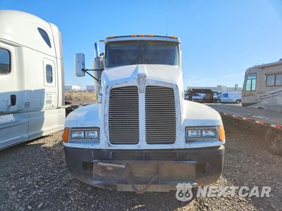 Piąte zdjęcie samochodu w środku: 2000 KENWORTH T600 SEMI TRUCK VIN:3WKAD69X0YF831010 - miniatura