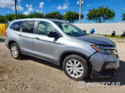 Czwarte zdjęcie samochodu z boku: 2019 HONDA PILOT LX VIN:5FNYF5H14KB045460 - miniatura